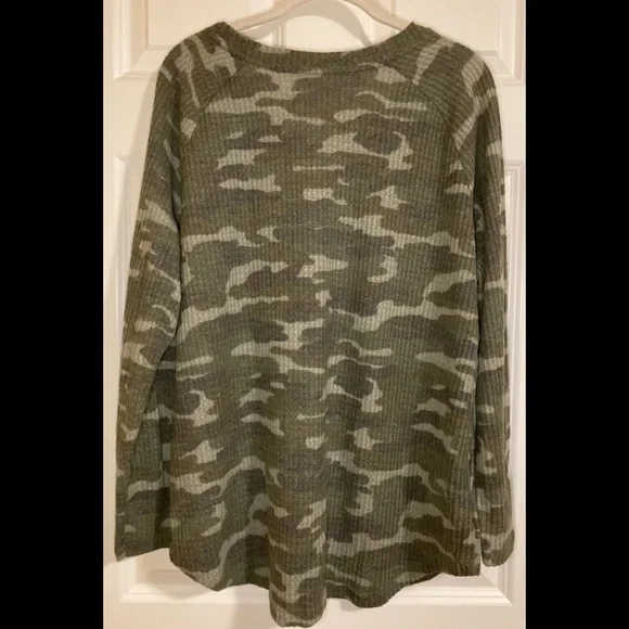 NWT Peace & Pearls green camo long sleeve top. - Picture 8 of 8